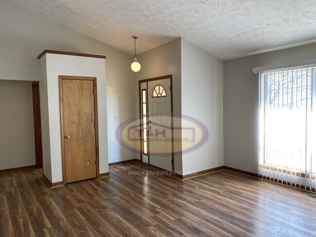 Building Photo - Charming Geist Area Ranch