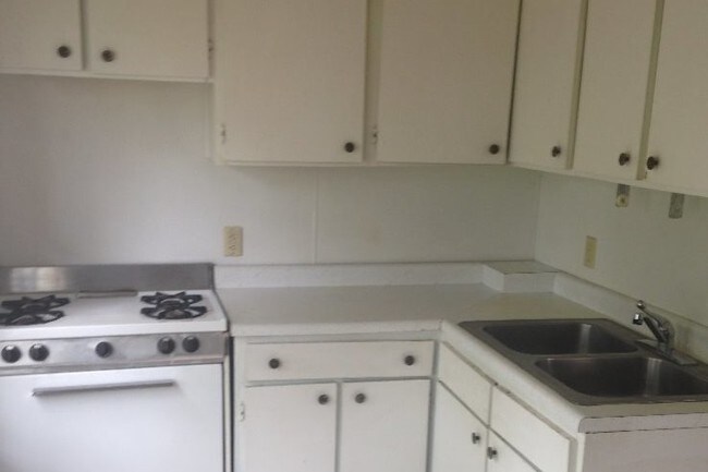 Cocina en planta superior - 683 Willey St