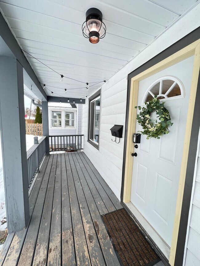 Foto del edificio - AVAILABLE JUNE 2026 - Renovated 3 Bed 1 Bath Home in East Duluth