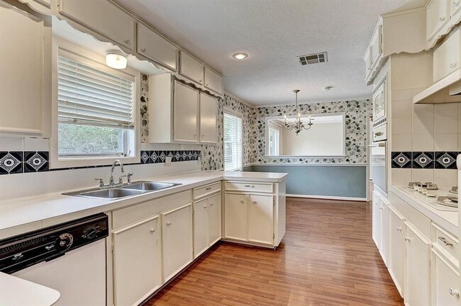 Building Photo - 5314 Redstart St