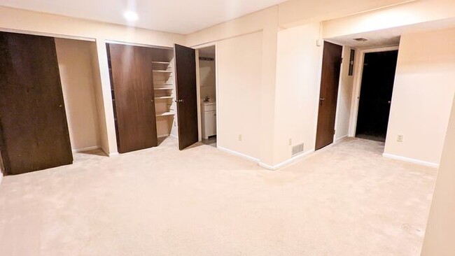 Foto del edificio - Available Now - Large 2 Bedroom Townhouse