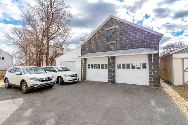 Building Photo - 67 Avon Ave