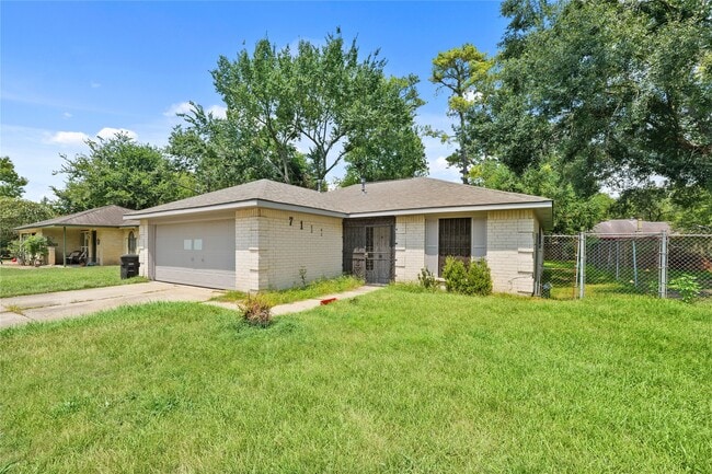 Foto del edificio - 7111 Pinehook Ln
