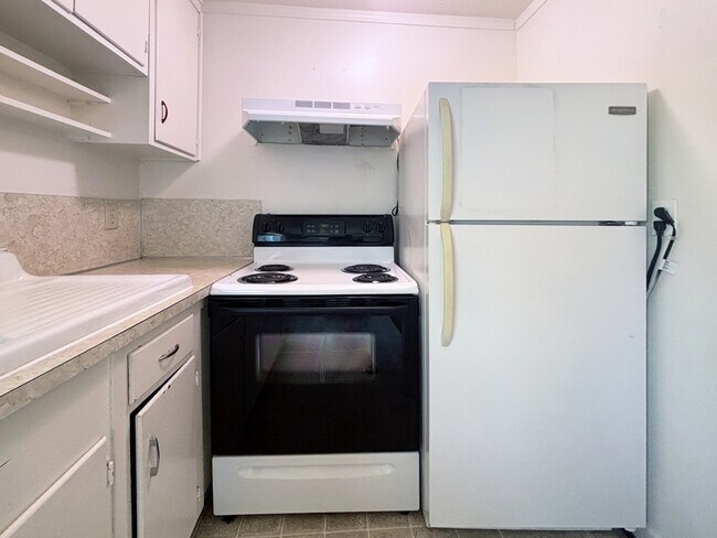 Building Photo - 1945 1/2 Lawrence Street