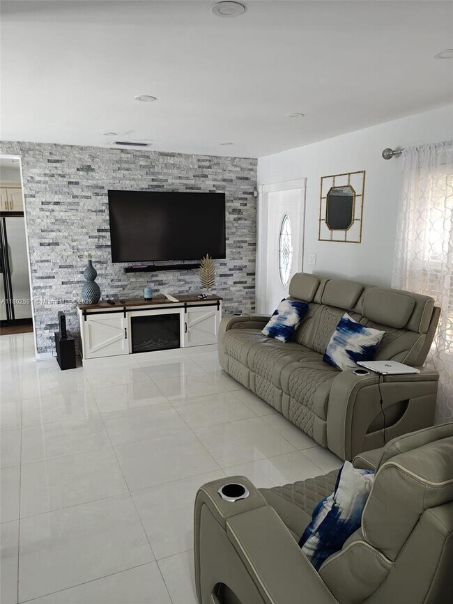 Foto del edificio - 3404 NW 181st St