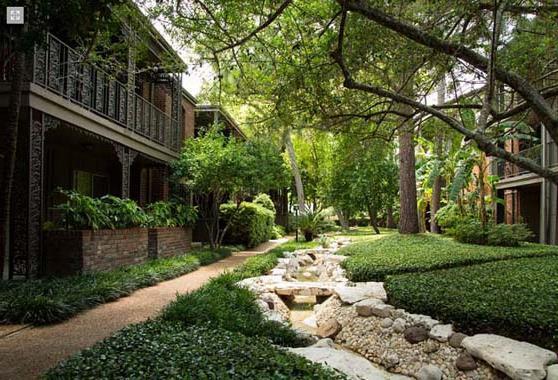 Foto del edificio - 2400 Yorktown St