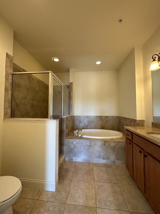 Building Photo - Davenport Townhome