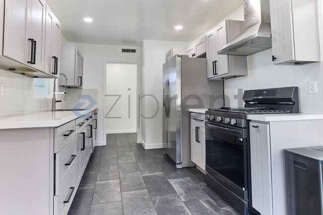 Foto del edificio - 1410 Central Ave