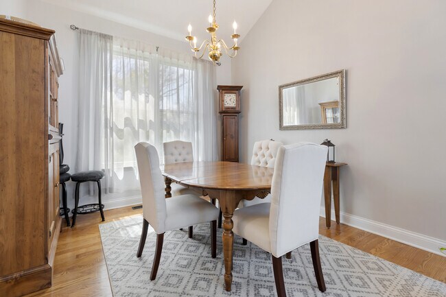 Foto del edificio - 526 Normandy Ln