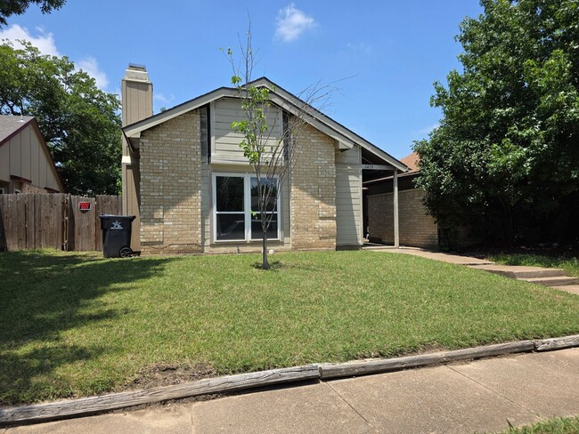 Building Photo - 2419 E Timberview Ln
