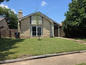 Building Photo - 2419 E Timberview Ln