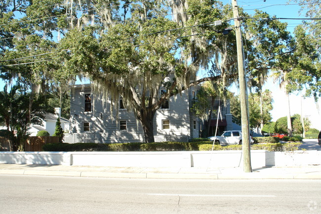 Foto del edificio - Manor Homes