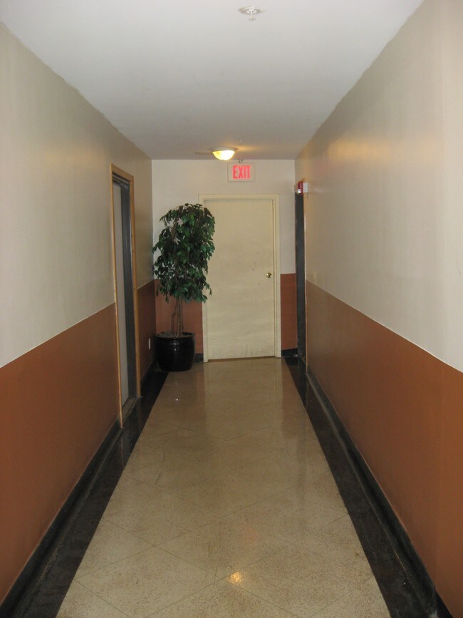 Foto del edificio - 100-108 S Genesee St
