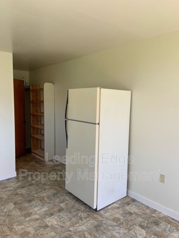 Foto del edificio - 9406 Adrian Ln