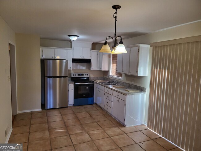 Building Photo - 2647 McGlynn Dr
