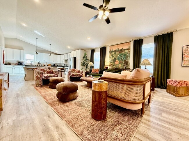 Foto del edificio - 5 Bed 3 Bath Home With Hot Tub In West Chester, OH