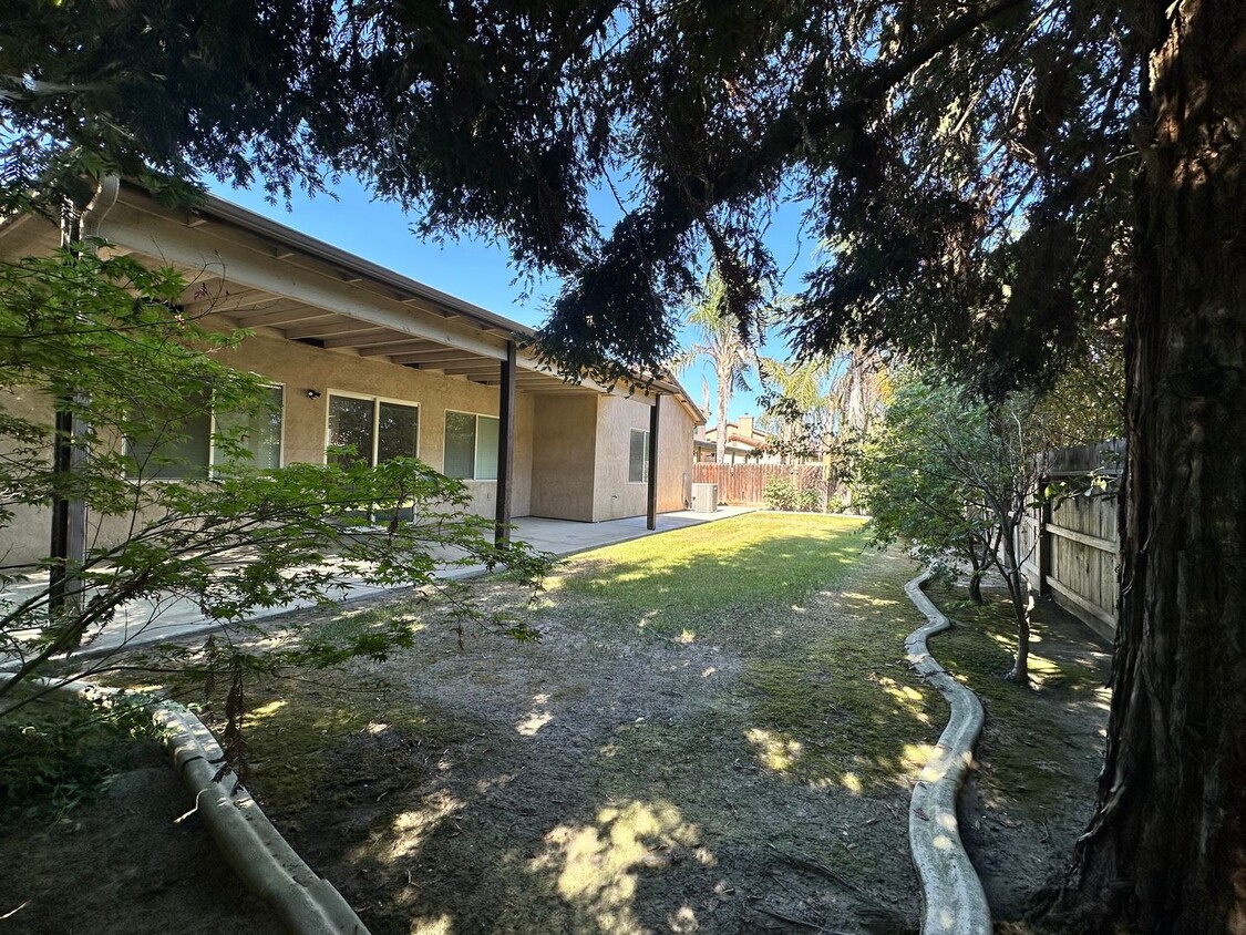Building Photo - 4441 W Elowin Ave