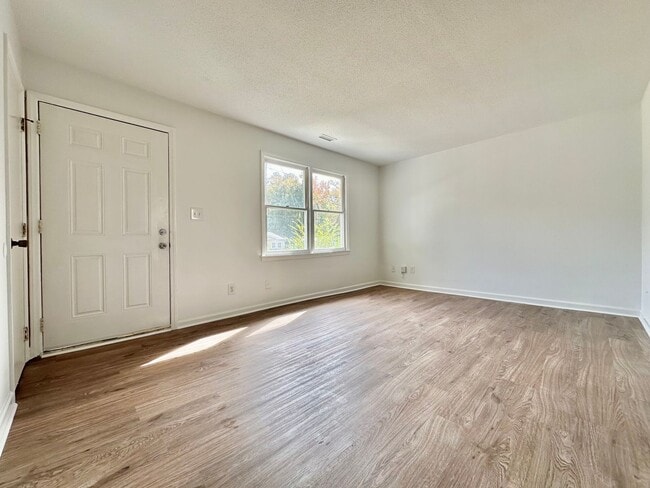 Building Photo - 725 N Privette St