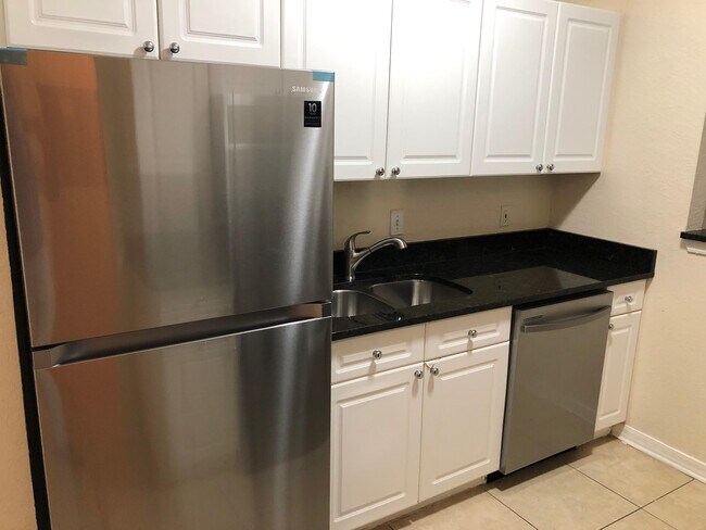 Kitchen - 18001 Richmond Place Dr