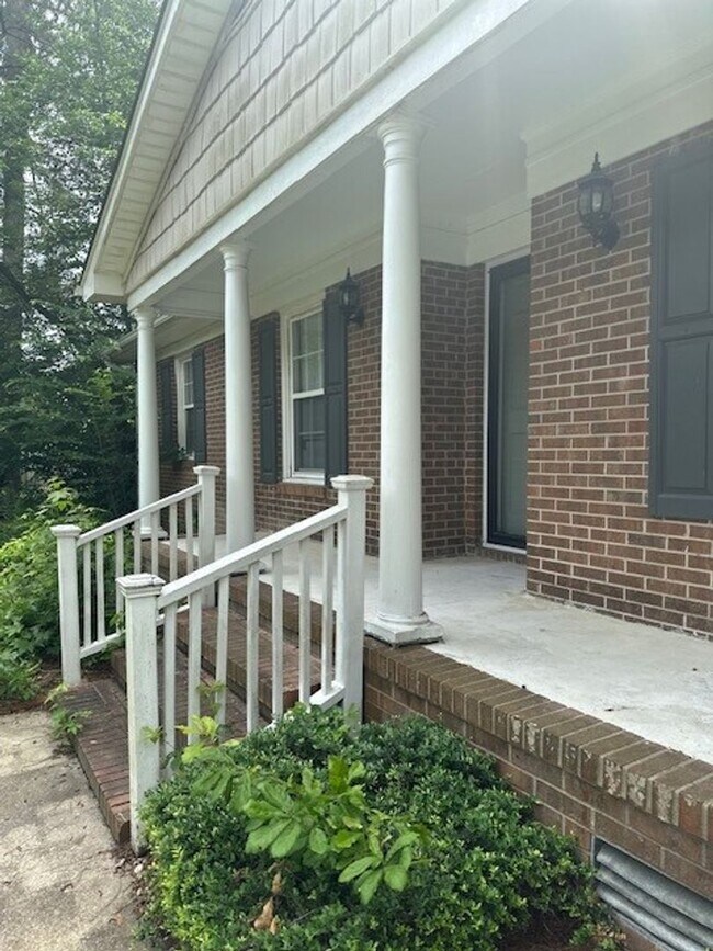 Building Photo - 3 Bed/2 Bath Home - Minutes from SJAFB, Sh...