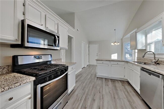 Building Photo - 645 Paris Dr