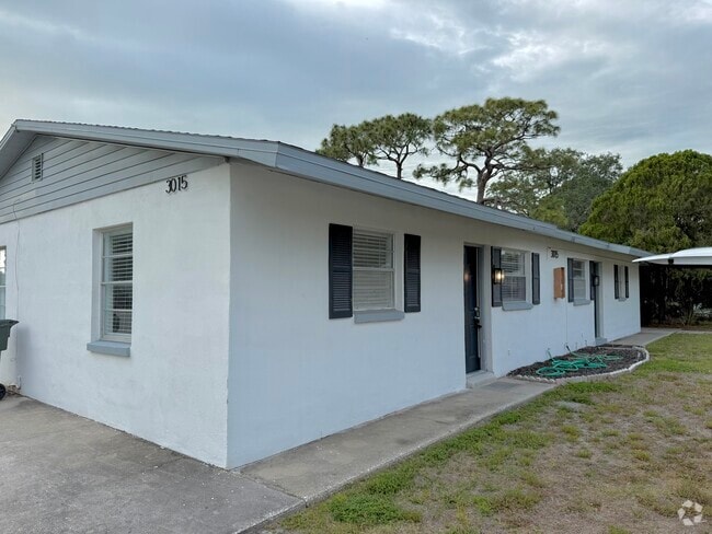Building Photo - 3015 Adrian Ave