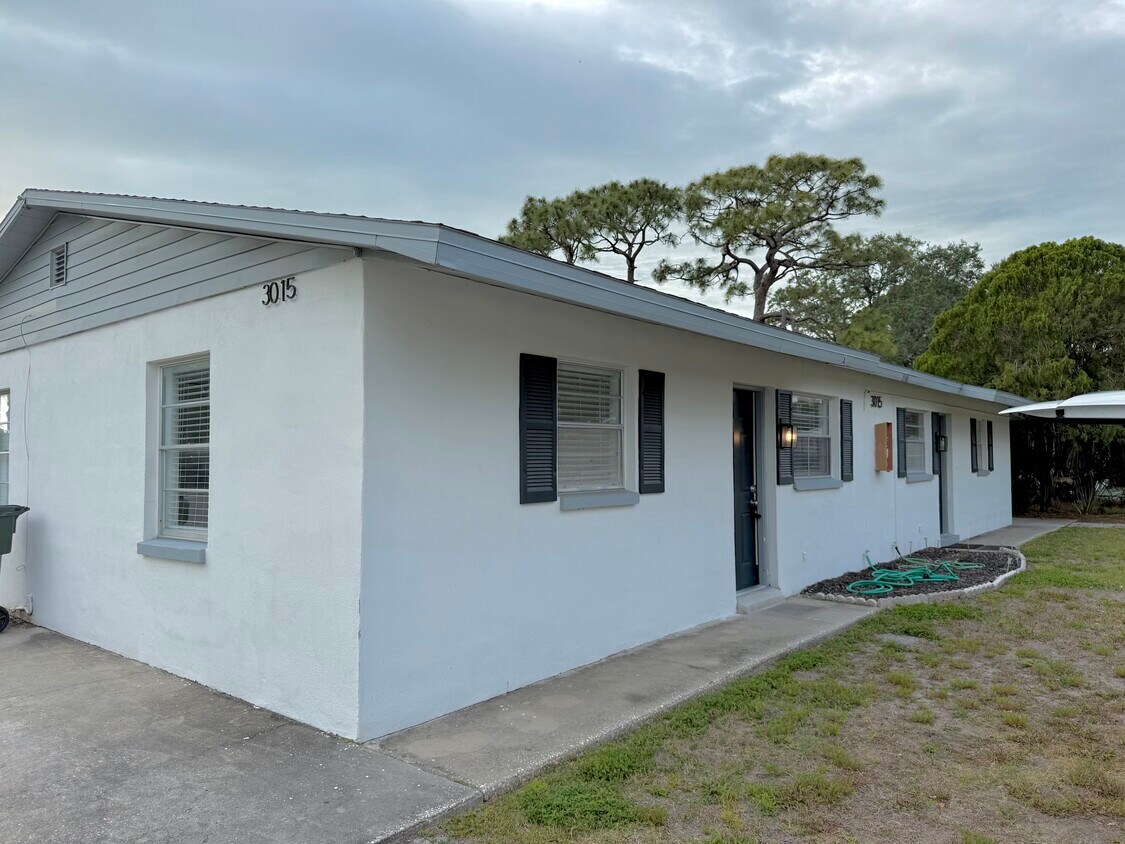 Foto principal - 3015 Adrian Ave