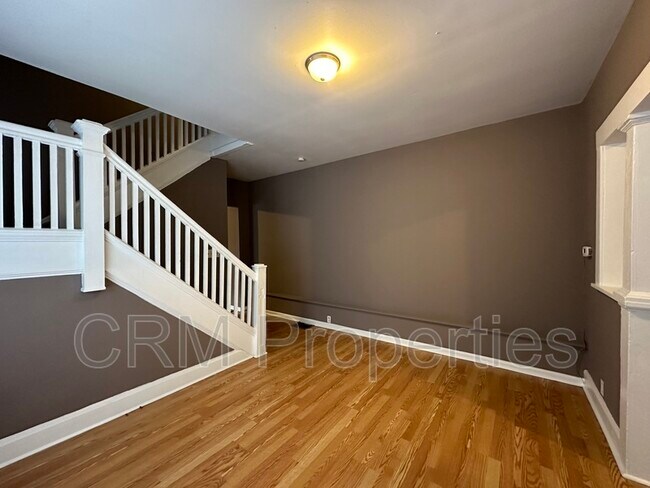 Building Photo - 646 N Hamilton Ave