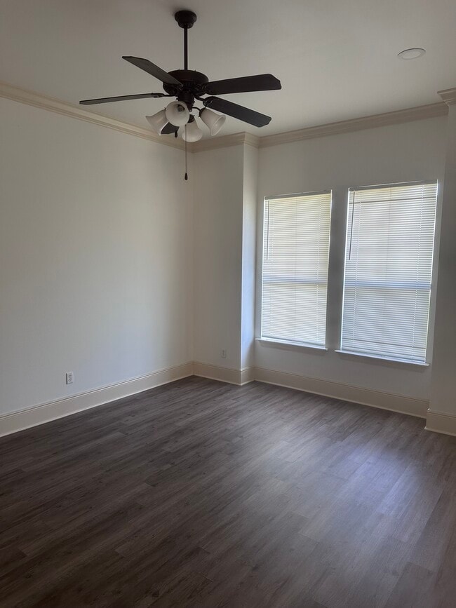 Foto del edificio - 105 Village Oaks Blvd