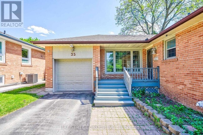 Building Photo - 35 Camwood Crescent