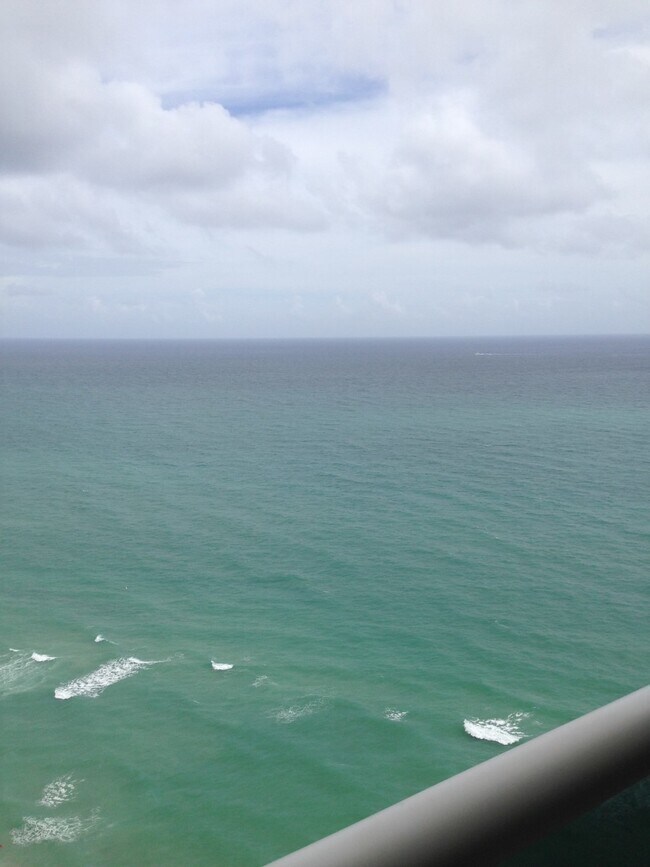 Right on Atlantic Ocean - 19111 Collins Ave
