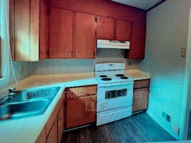 Foto del edificio - 914 Cross Anchor Rd
