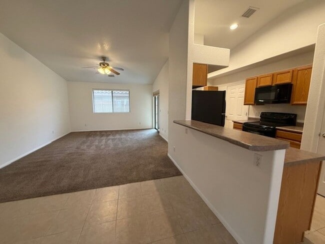 Building Photo - 2 Bedroom 2 Bath Contact Property Pros 928-634-7710