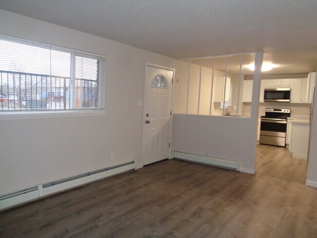 Welcoming entryway - 2615 King St