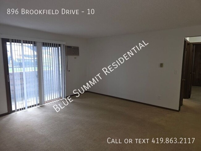 Building Photo - 896 Brookfield Dr