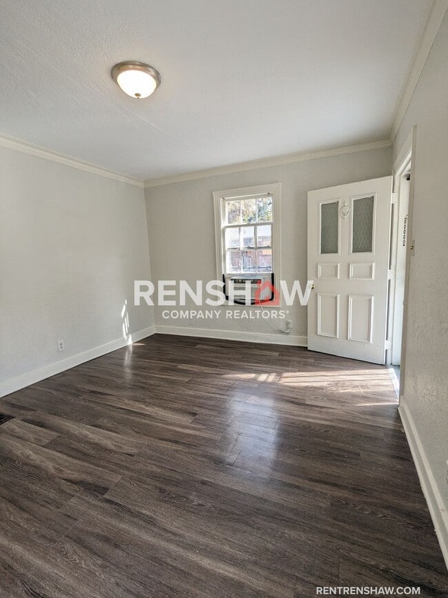 Building Photo - Renovated Duplex - 1 Bed / 1 Bath - Bingha...