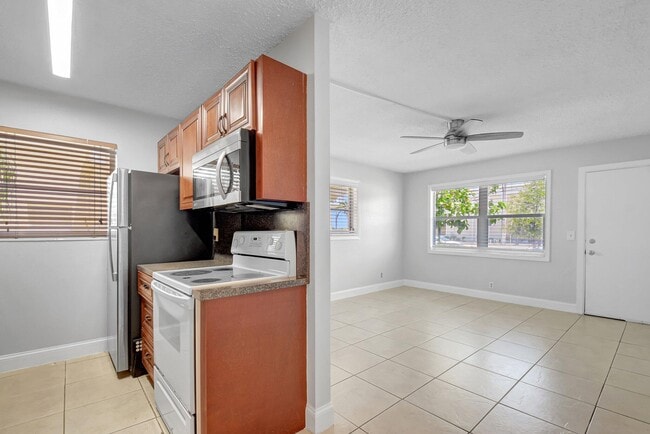 Building Photo - 3915 S Flagler Dr