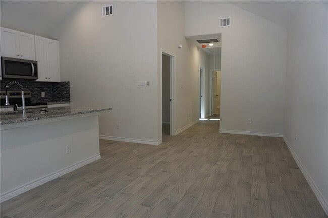 Building Photo - 11654 Vistawood St