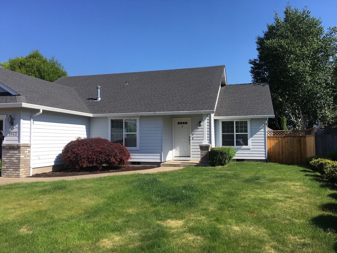 Foto principal - Beautiful 3 bedroom 2 bath home