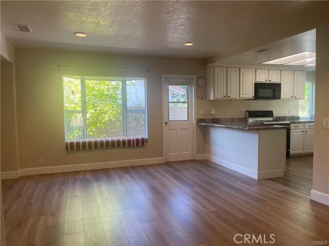 Building Photo - 1246 Kinglake Dr
