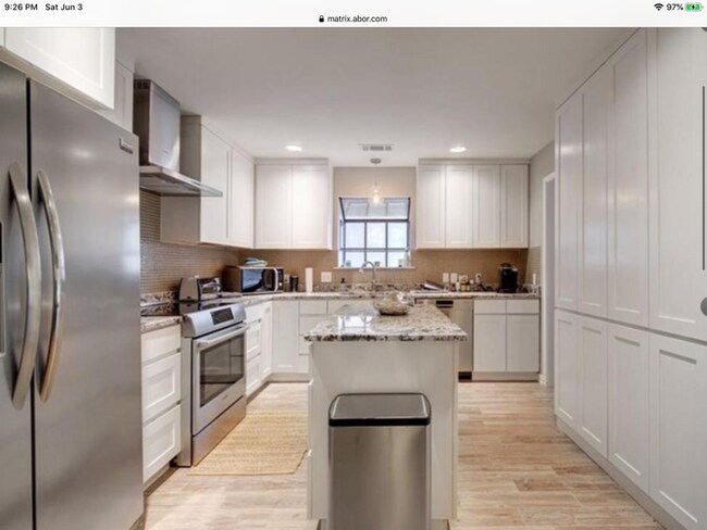 Building Photo - 9518 Topridge Dr