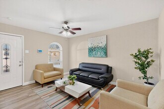 Building Photo - 136 Yorkshire Dr