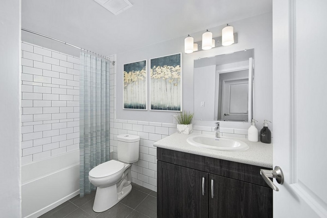 Building Photo - 1050 Castlefield Avenue