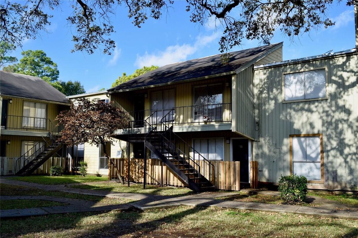 Primary Photo - 2 story townhouse