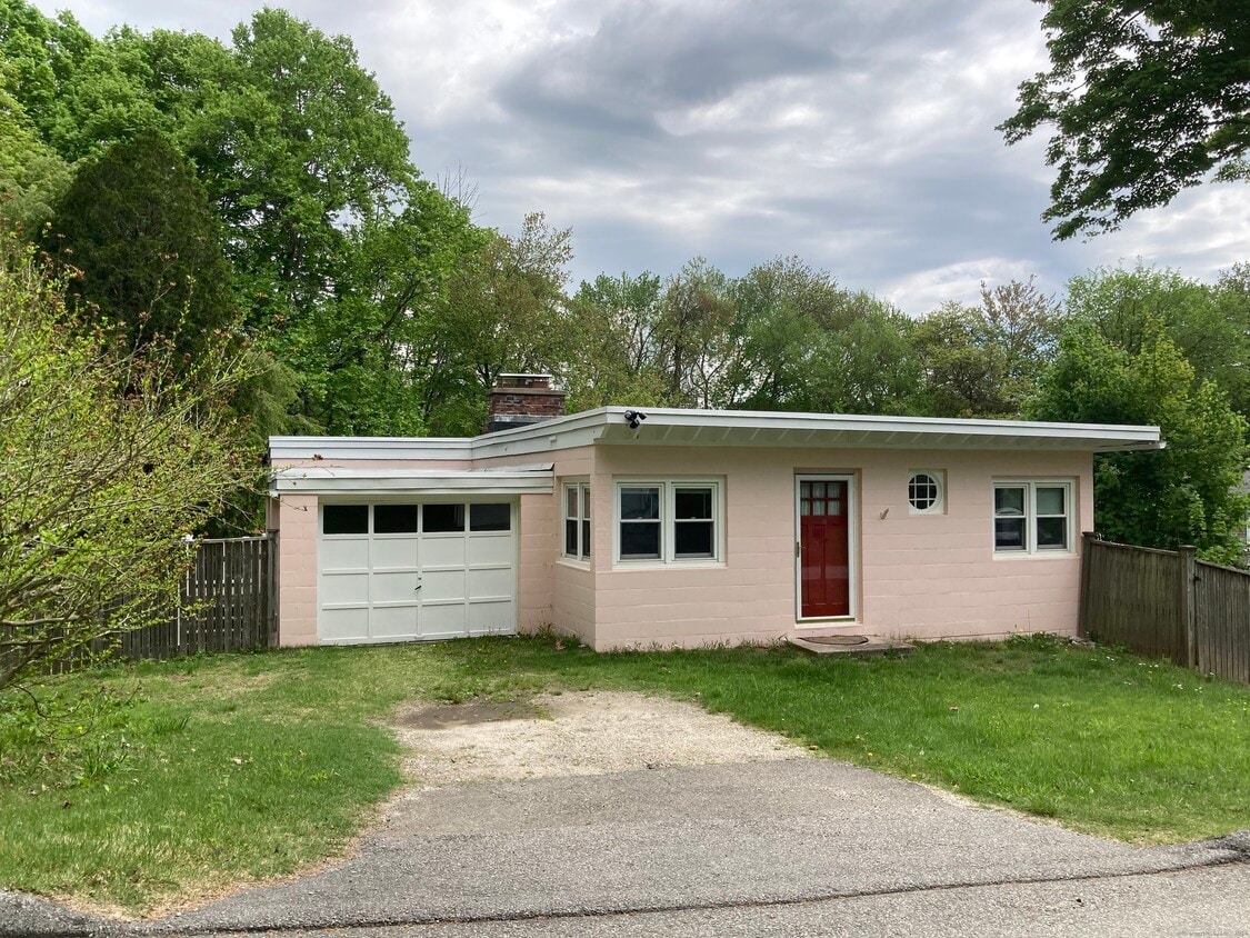 Primary Photo - 10 Phelps Ln