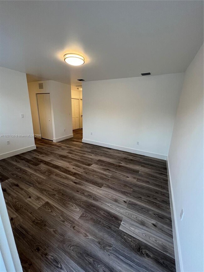 Foto del edificio - 2119 NW 43rd St