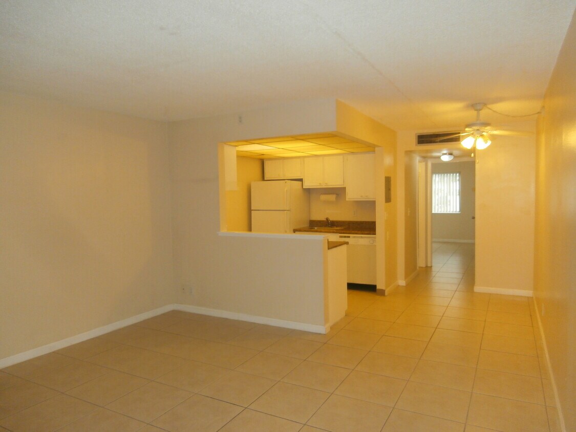 525 S Broadway St Unit 2, Lantana, FL 33462 Apartments in Lantana, FL