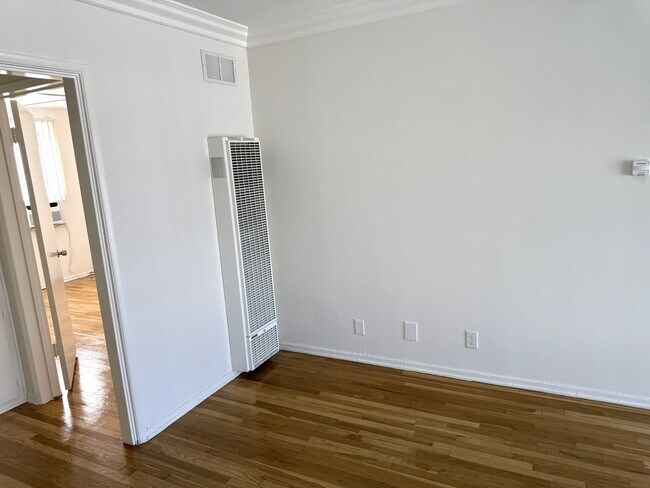 Building Photo - 4445 Murietta Ave