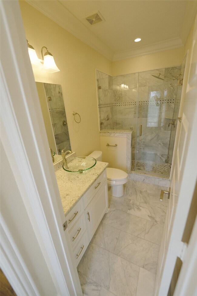 Building Photo - 1013 10th St