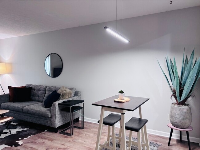 Foto del edificio - 551 Courtwood Ln